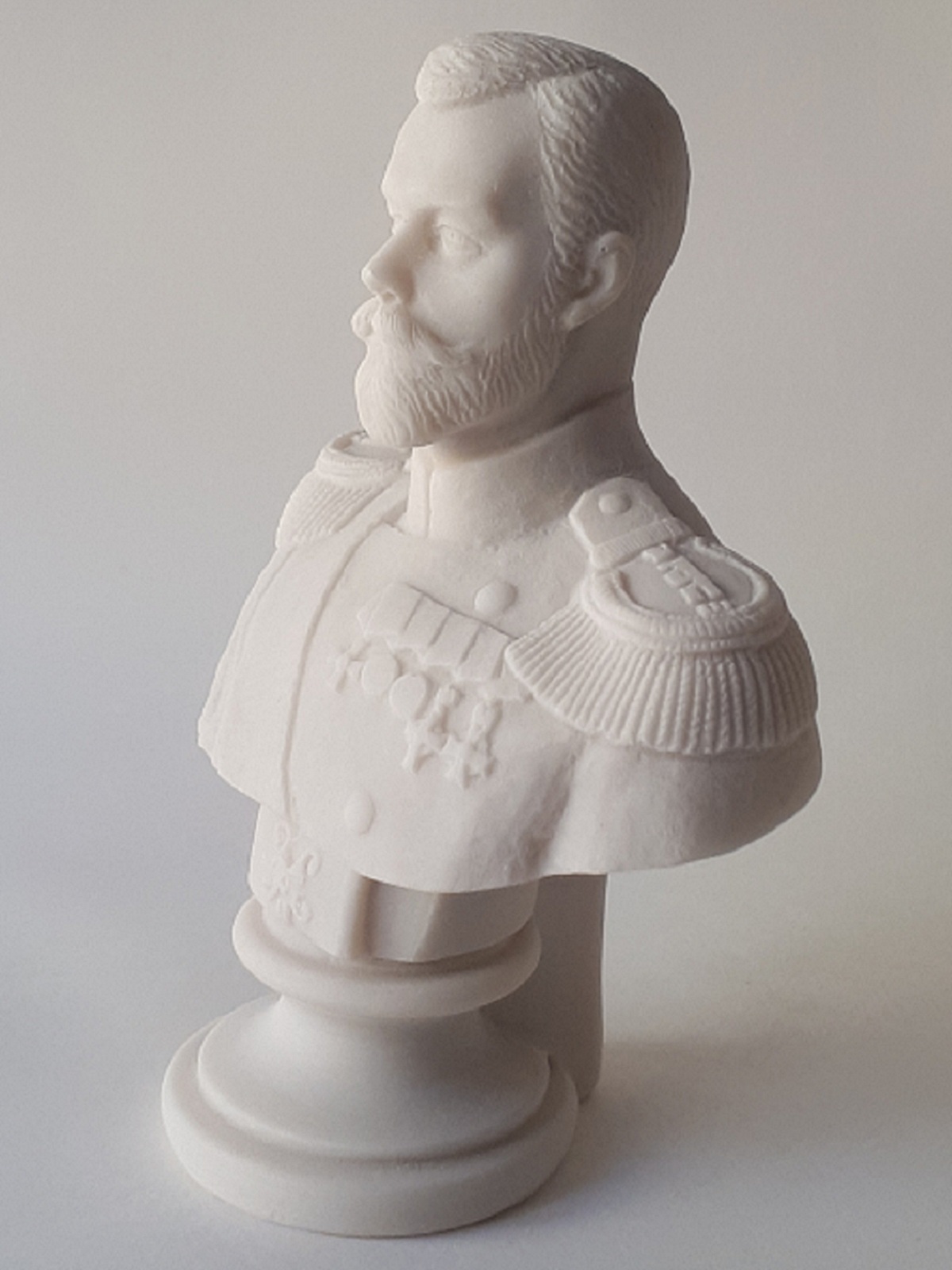 Николай II, 14 см. Цвет: белый. Материал: мраморная крошка.