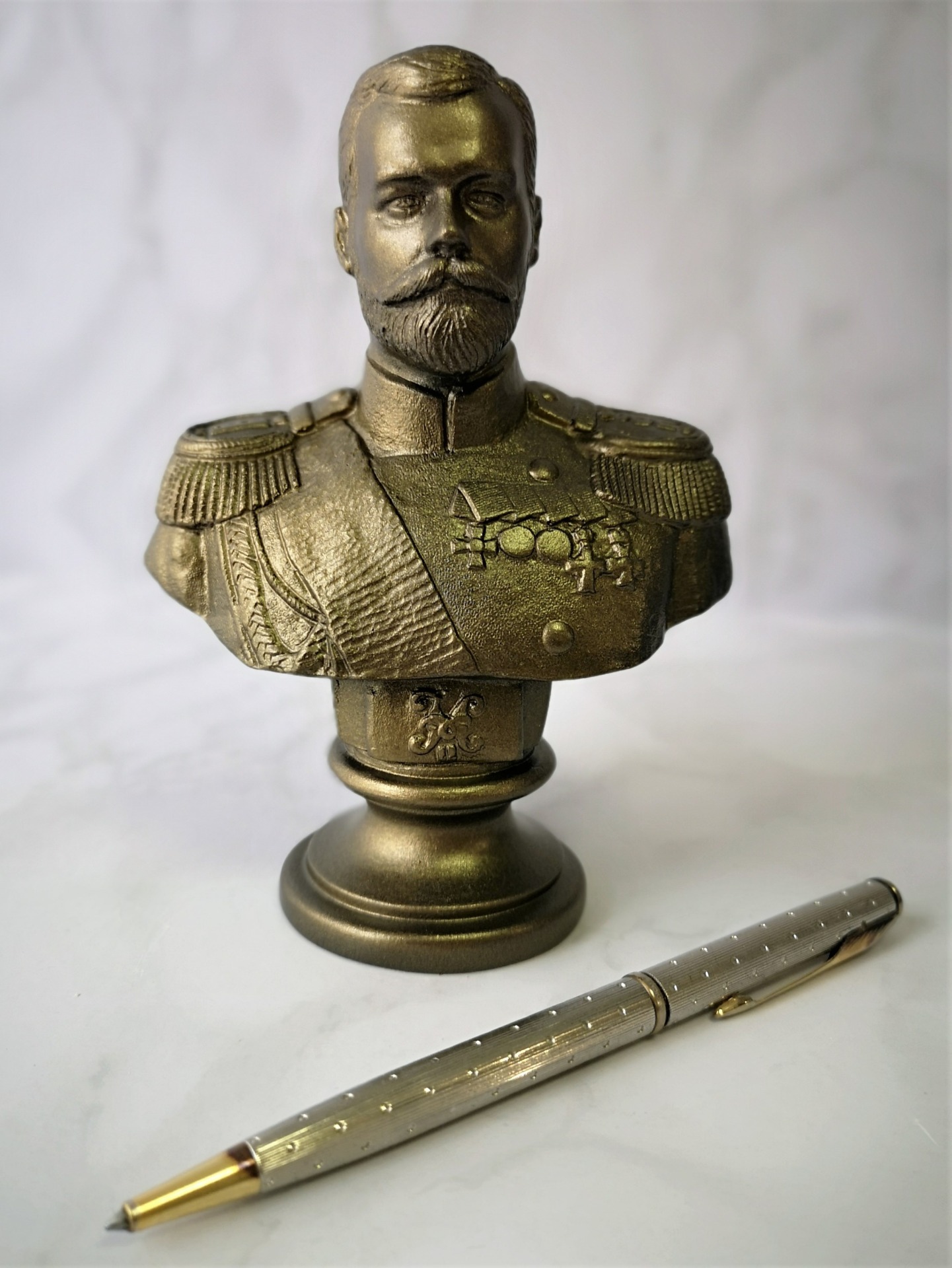 Николай II, 14 см. Цвет: бронза. Материал: мраморная крошка.