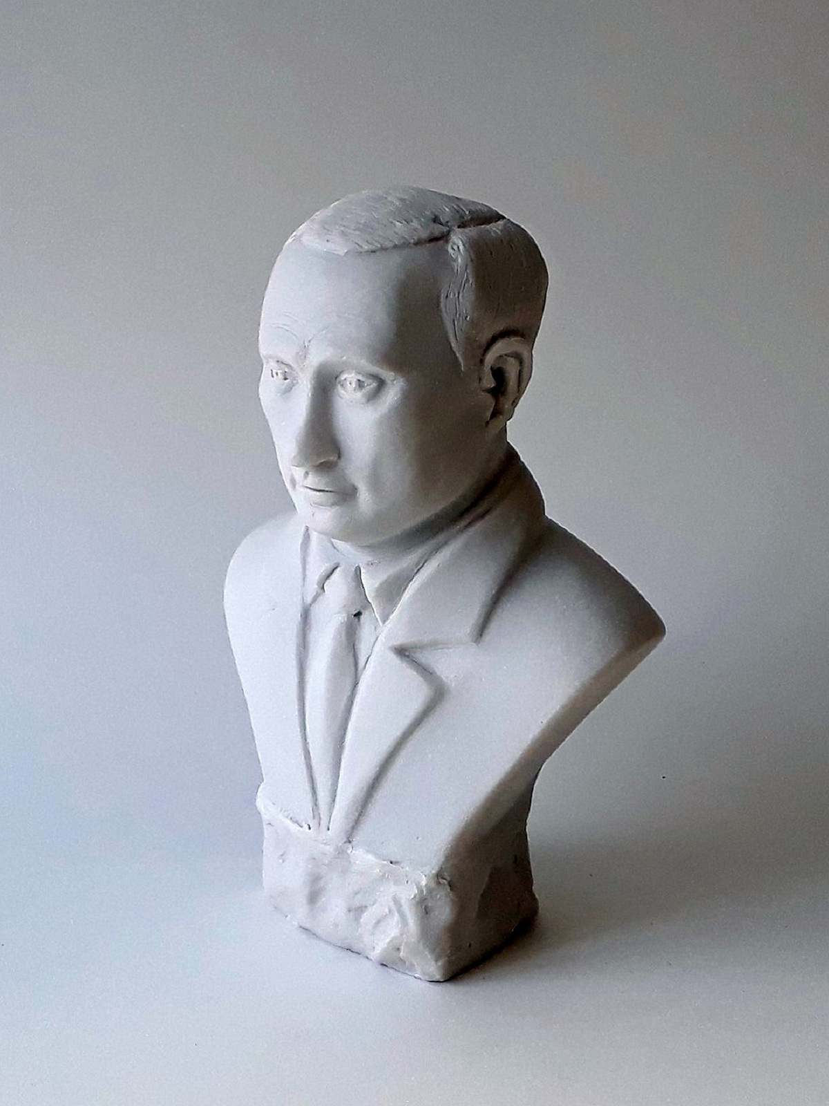 Бюст Путина, 12,5 см. Цвет: белый. Материал: мраморная крошка.